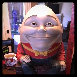 Humpty Dumpty on the wall